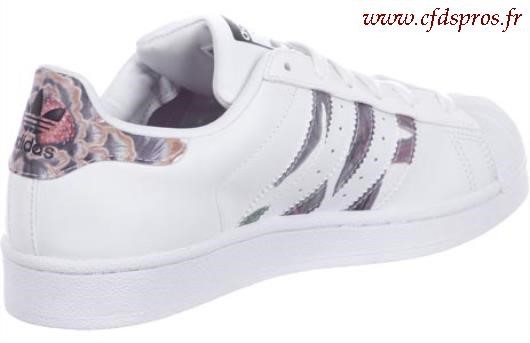 adidas superstar motif