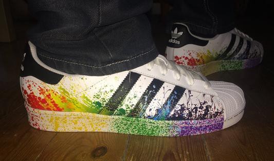 adidas superstar noir tache de peinture