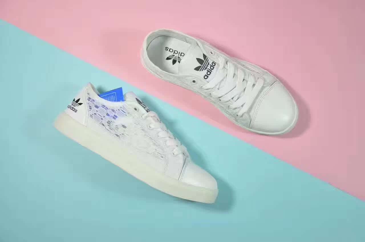 basket adidas dentelle blanche
